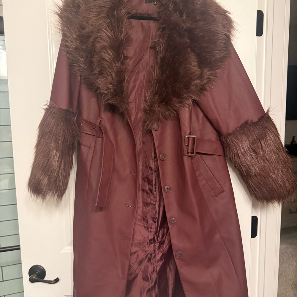 Women's Trench Coat with Faux Fur Trim - Burgundy